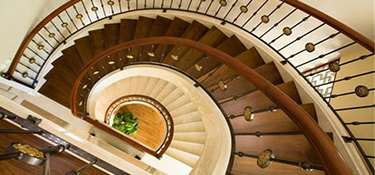 富阳家庭装修中的楼梯有哪些风格和材质？